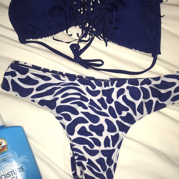 Blue giraffe bikini with blue fringe - Picture 7 of 7